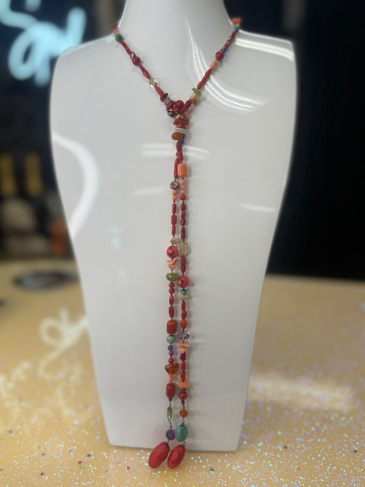 Coral Lariet w. Small Pearl Drops