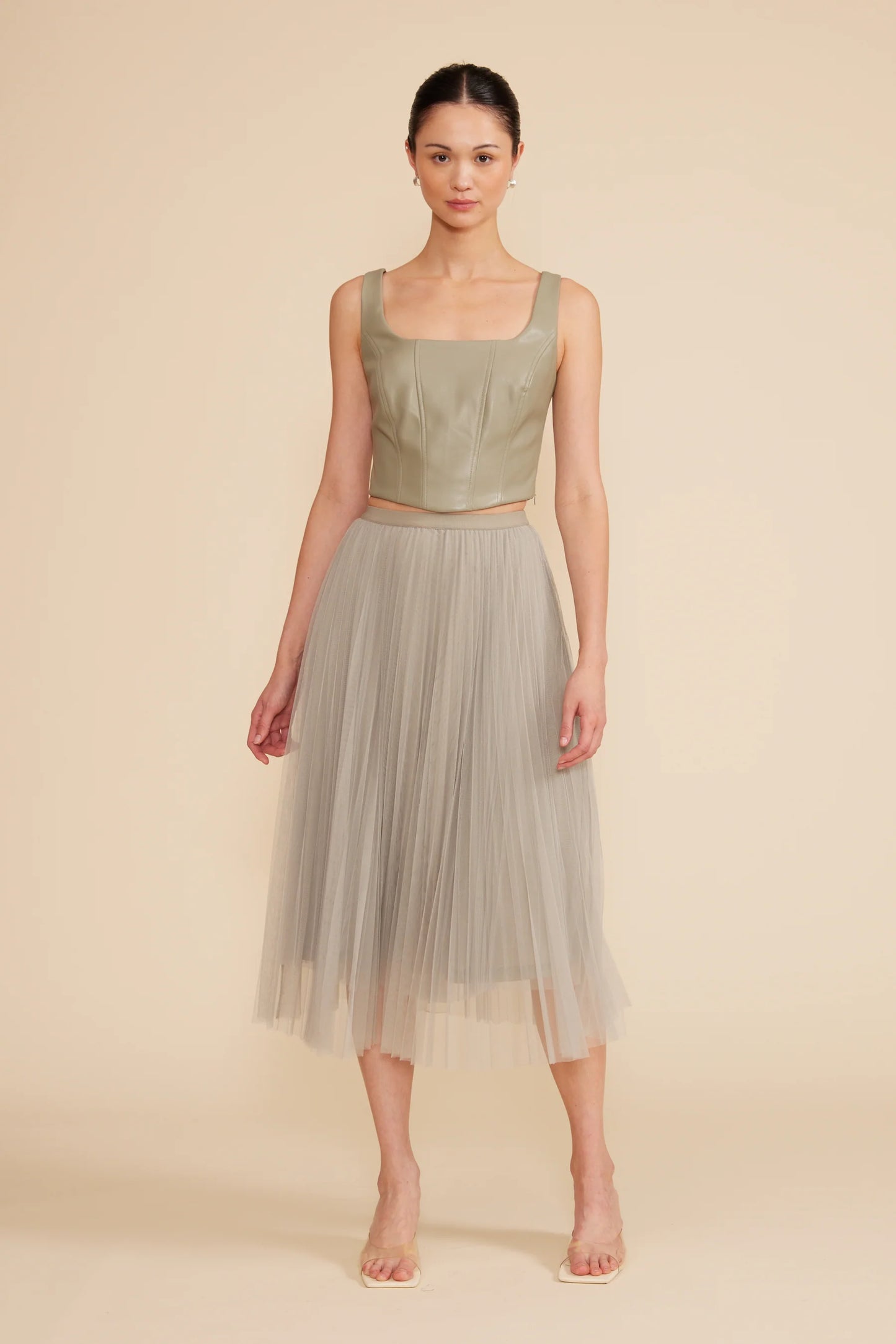 Pleated skirt
Midi skirt
Women's skirt
Elegant skirt
Pleated tulle skirt
Elastic waistband tulle skirt      
Flowy tulle skirt
Statement tulle skirt
Carrie Bradshaw tulle skirt (referencing the iconic style)
Balletcore skirt (if it has that aesthetic)
Tulle skirt
Pleated fabric skirt
Party skirt
Special occasion skirt
Dressy skirt
Evening skirt
Fashion skirt
Stylish skirt
Romantic skirt
Sex and the City skirt
Carrie Bradshaw style skirt
Tulle skirt outfit inspiration
