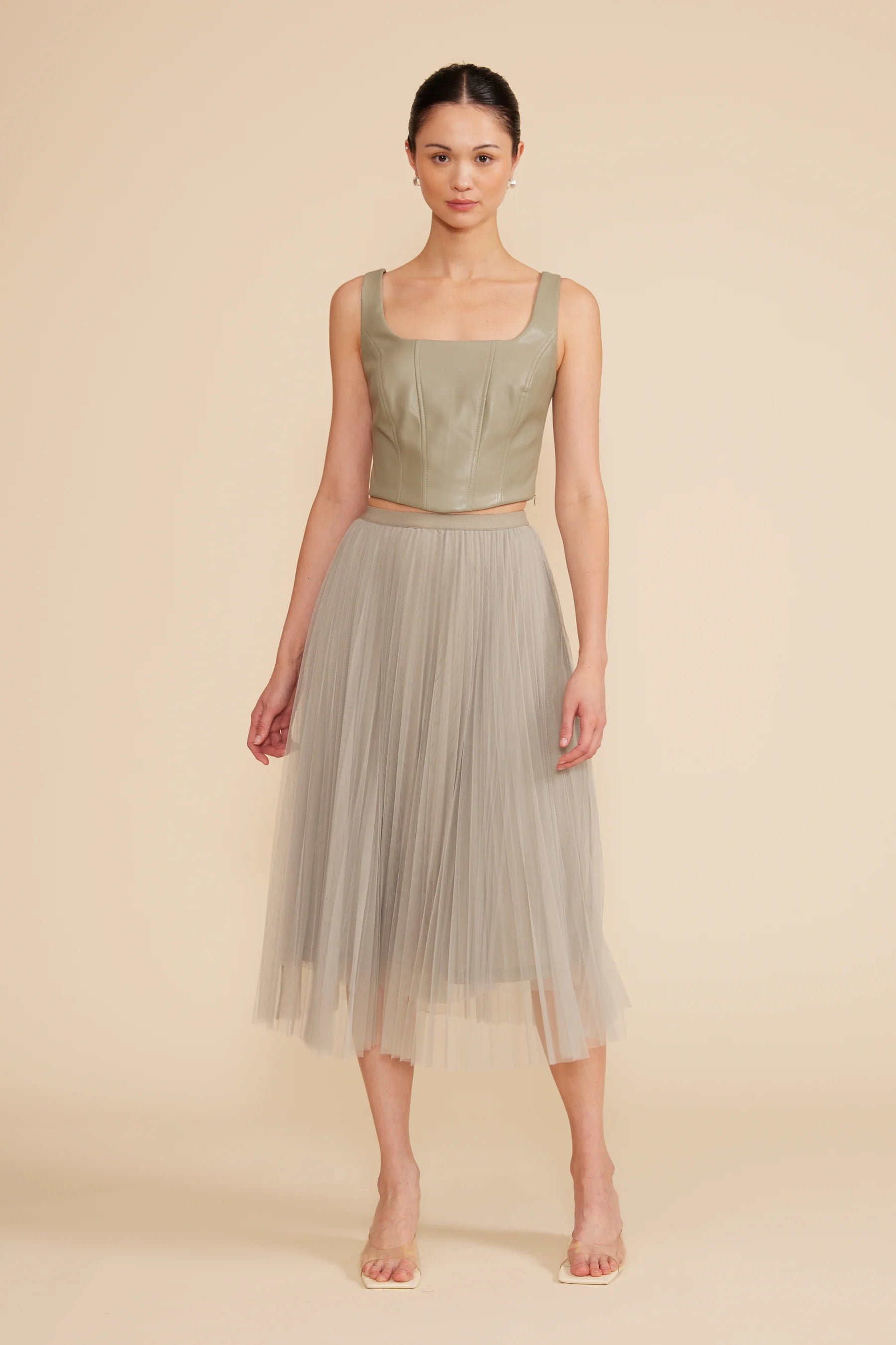 Pleated skirt
Midi skirt
Women's skirt
Elegant skirt
Pleated tulle skirt
Elastic waistband tulle skirt      
Flowy tulle skirt
Statement tulle skirt
Carrie Bradshaw tulle skirt (referencing the iconic style)
Balletcore skirt (if it has that aesthetic)
Tulle skirt
Pleated fabric skirt
Party skirt
Special occasion skirt
Dressy skirt
Evening skirt
Fashion skirt
Stylish skirt
Romantic skirt
Sex and the City skirt
Carrie Bradshaw style skirt
Tulle skirt outfit inspiration