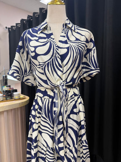 Printed Tie-knot top. Collared button down, West Palm Beach Boutique, Womens Boutique, Timeless, Chic, and Curated Boutique