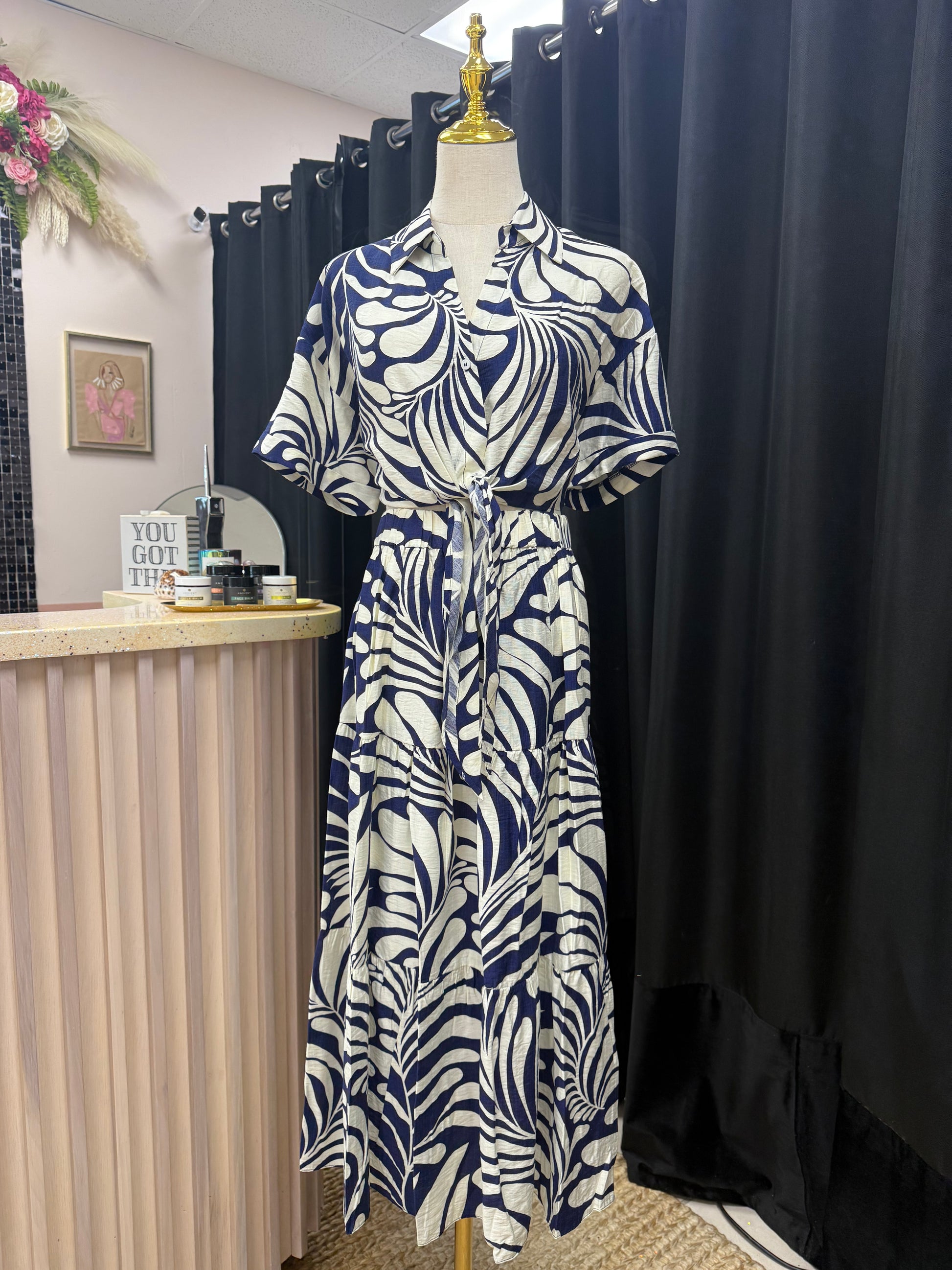 Printed Tie-knot top. Collared button down, West Palm Beach Boutique, Womens Boutique, Timeless, Chic, and Curated Boutique